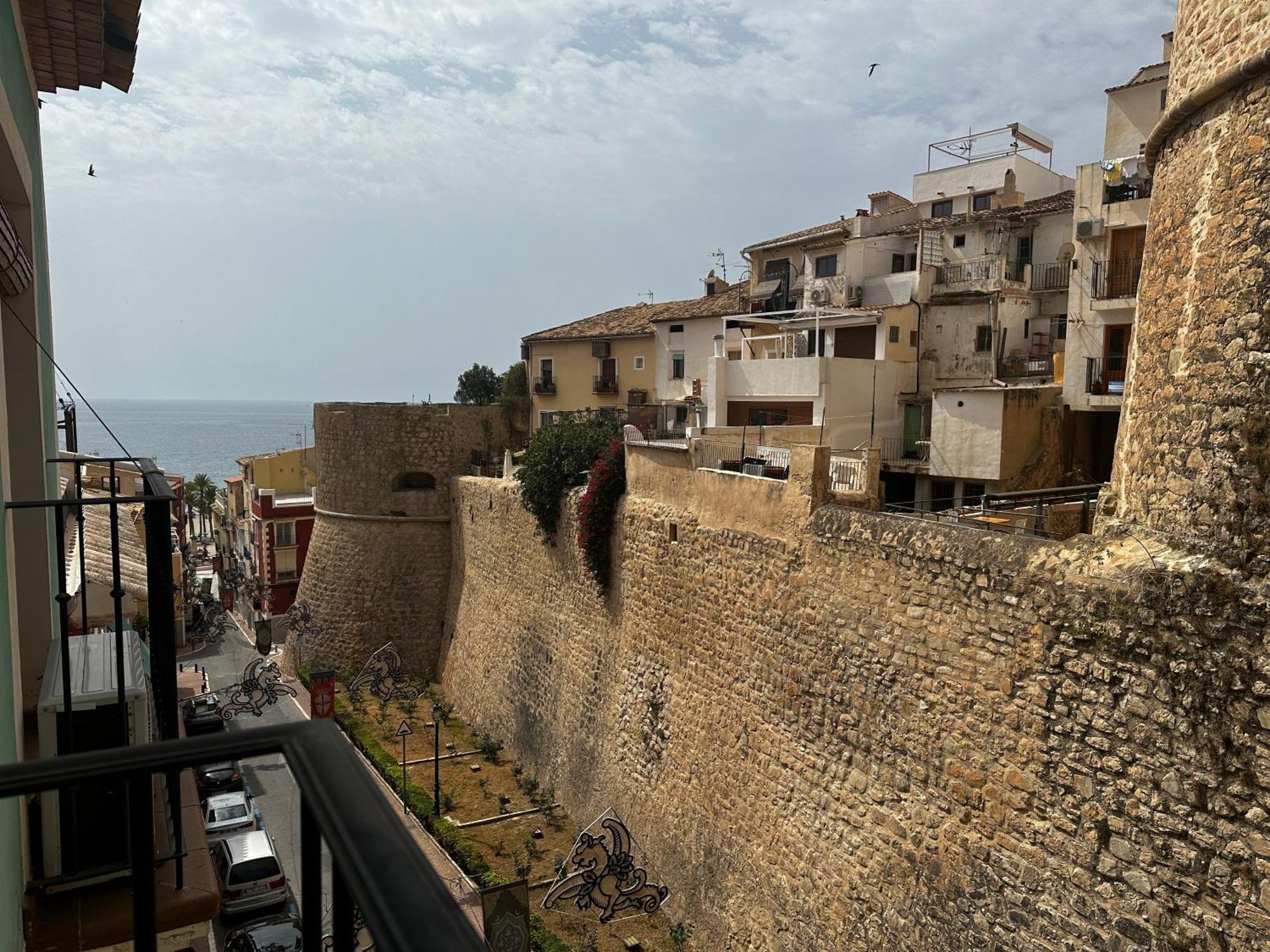 Mu, Apartamento Situada En La Muralla Del Casco Historico Ла-Віла-Джойоза Екстер'єр фото